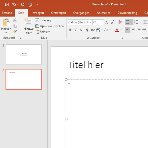 Screenshot van PowerPoint met een basis-layout waarop opsommingstekens de standaard optie zijn.